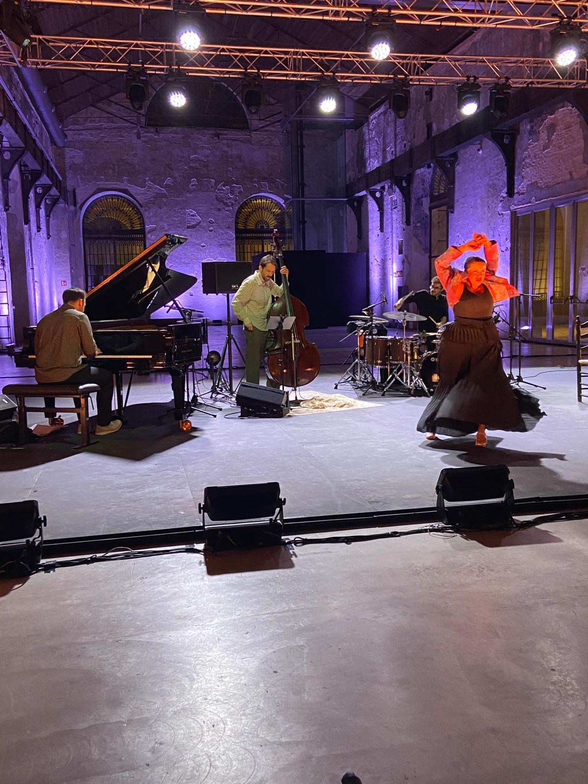 María Moreno baila con el trío de Pablo Martín Caminero en Al Baile, en la Sala Fundición